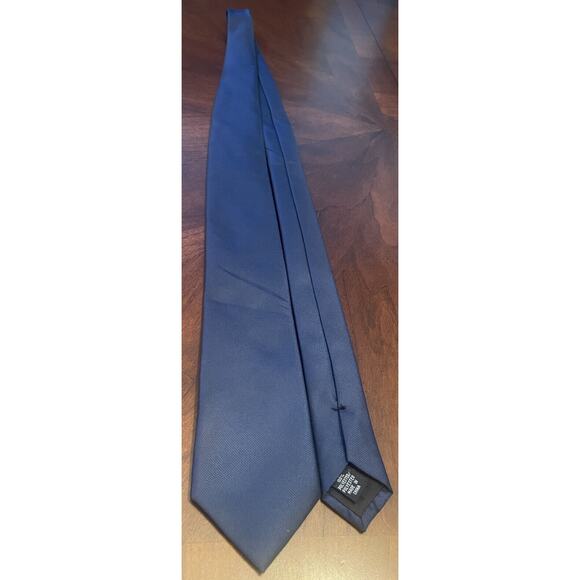Van Heusen Blue 100% Polyester Men’s Neck Tie Made In China - Picture 3 of 9